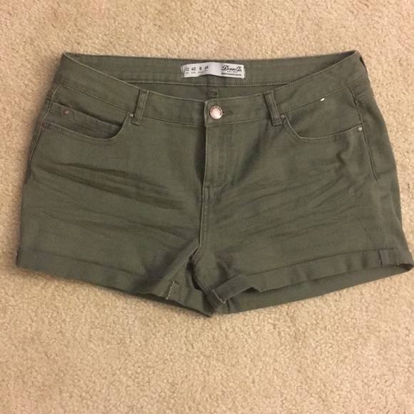 SOLD Forest green shorts - Picture 1 of 3